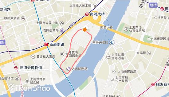 这是一个周日的下午，十月下旬的上海已经没有了让人喘不过气的热浪，时而大风时而烈日的天气让魔都更显出魔性的一面。