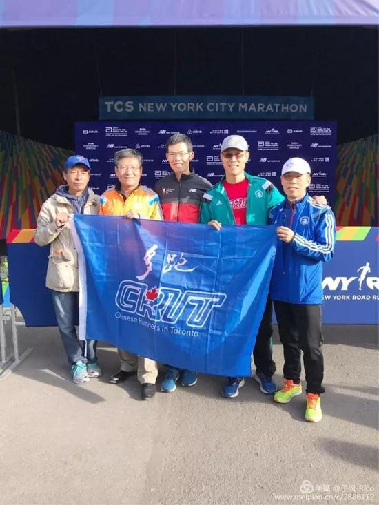 队旗拉起来我们笑起来😜