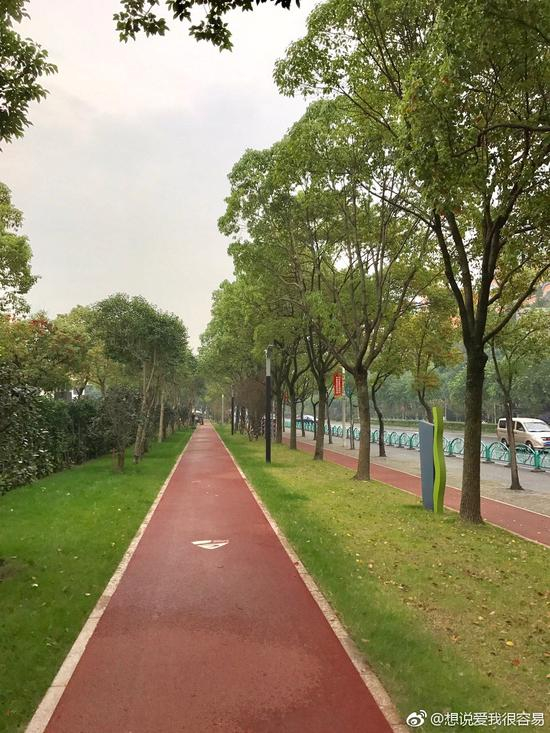 两条并行的跑道