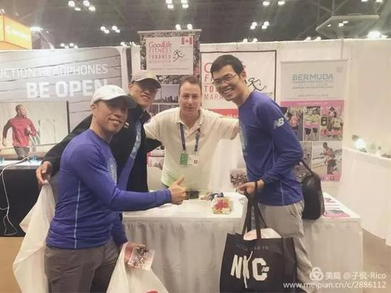 偶遇明年五月Goodlife多伦多马拉松的展位负责人Jay