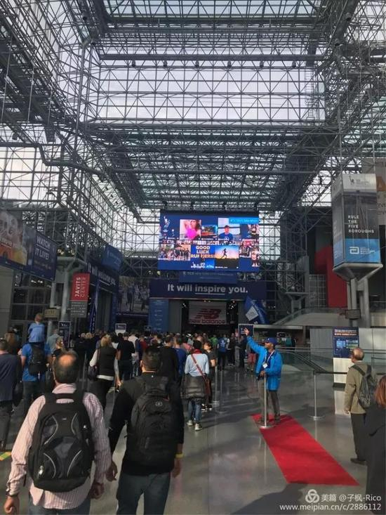 Expo展览会大门 已是人山人海