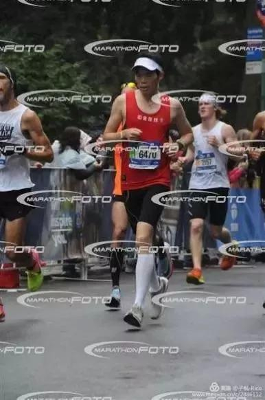 3迈很快就过去了开始觉得热，才扔掉保暖的帽子和手套，感觉自己的呼吸、心率都还好，就决定继续这么跑下去。