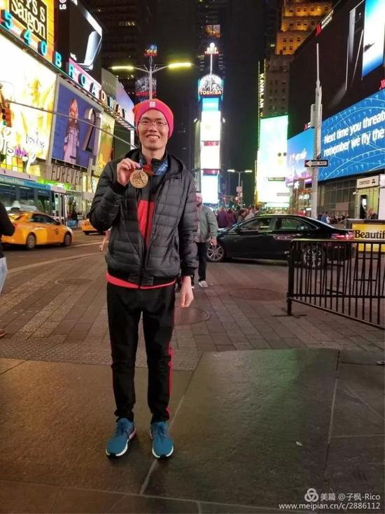 纽马奖牌配时代广场