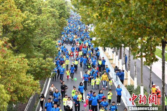  11月12日，参赛选手在比赛中。　韩苏原 摄