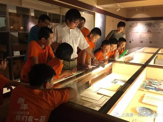 孔令文老师为孩子们讲解日本围棋历史