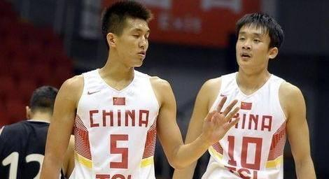 只惋惜陈江华也受困于伤病：右手舟骨骨裂、膝盖韧带毁伤，让旧日迅雷不及掩耳的他逐步沦为平凡。
