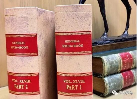 ▲图/Weatherbys，《纯血马族谱》第48卷（左侧两本）