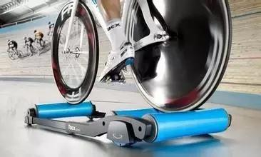 [图]滚筒骑行台是室内进行有氧训练的好帮手，同时还能培养车感平衡。