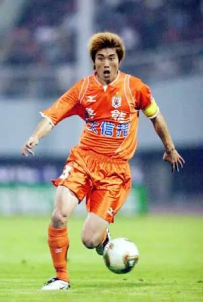  2006年，郑智帮助山东鲁能获得中超冠军，第二次当选中国足球先生。