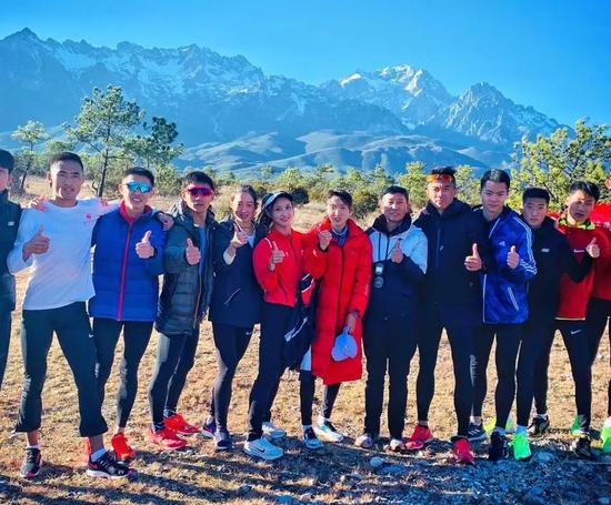 李芷萱李美珍同队友们在高原训练
