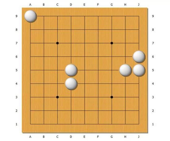 下图是正解。需要分别在左上放2颗，中央放6颗，右边放5颗黑棋才能吃掉白棋。