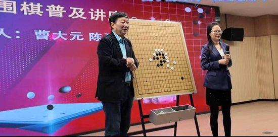 青岛恒星科技学院专场围棋活动丰富多彩