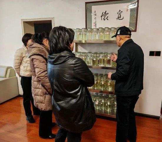 (舒老先容一品汉方云草贵酿不同配方的药酒)