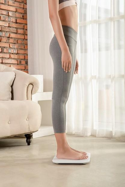 大面积镀膜传感秤面，上秤即可测量体脂