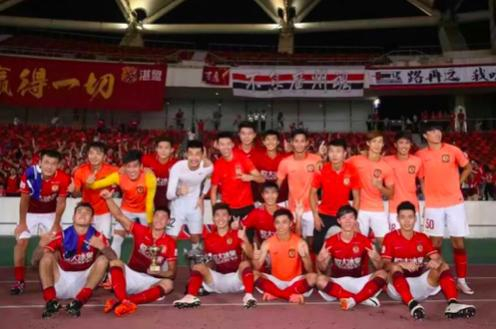 中德杯对阵沙尔克04，鞠枫代表恒大预备队出战并获得冠军
