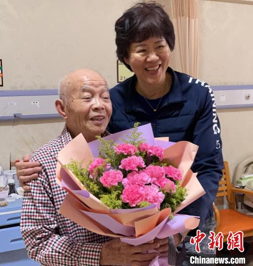 今年3月郎平看望顾化群老人。 受访者供图