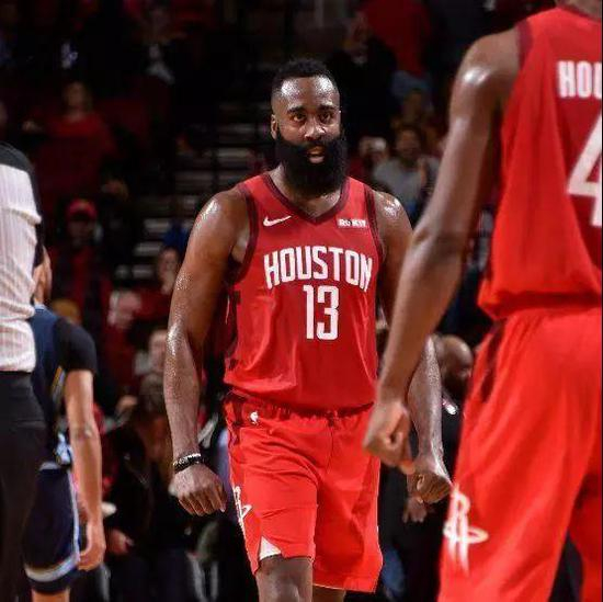 “太不像话了。”