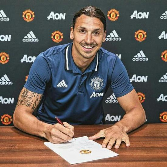 从那一刻起，他成了曼联球员