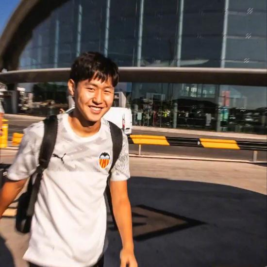 李刚仁效力西甲巴伦西亚。