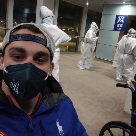 凯尔·西奇拍摄的直梯