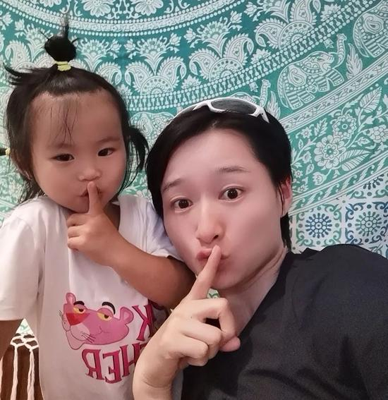 吴静钰与女儿
