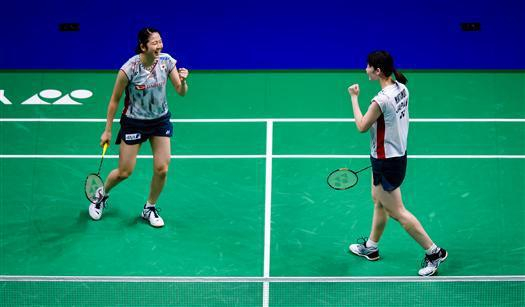 图说：羽毛球世锦赛：松本麻佑/永原和可那获得女双冠军。