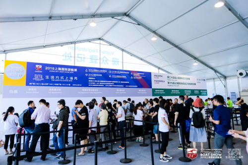 1、不惧经济调整周期，青年消费增强对游艇经济的信心