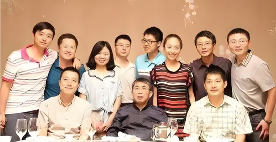 [聂卫平与职业弟子们]