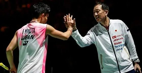 现任日本羽毛球国家队教练的朴柱奉（右）