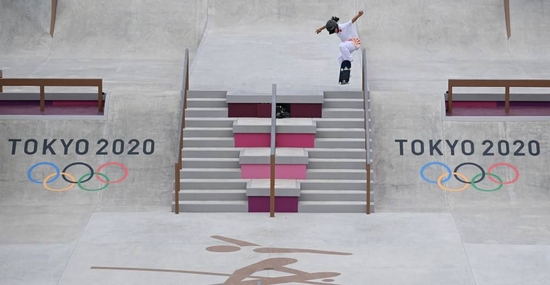东京奥运滑板比赛画面