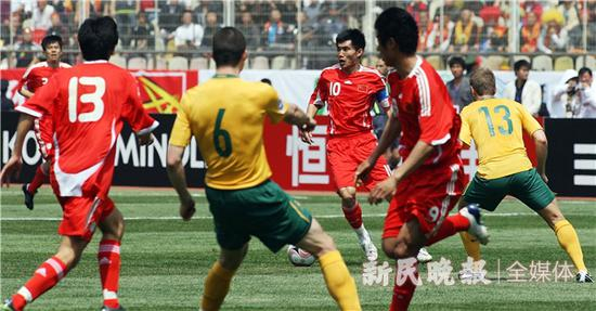 图说：郑智代表国足出战世界杯小组赛 资料图 周国强 摄