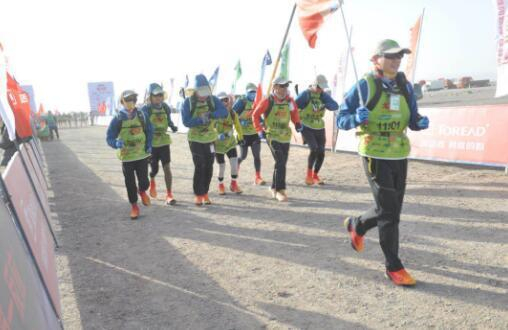 探路英雄奔向第一天终点