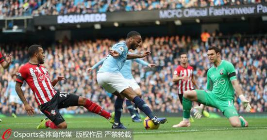 斯特林助攻队友。