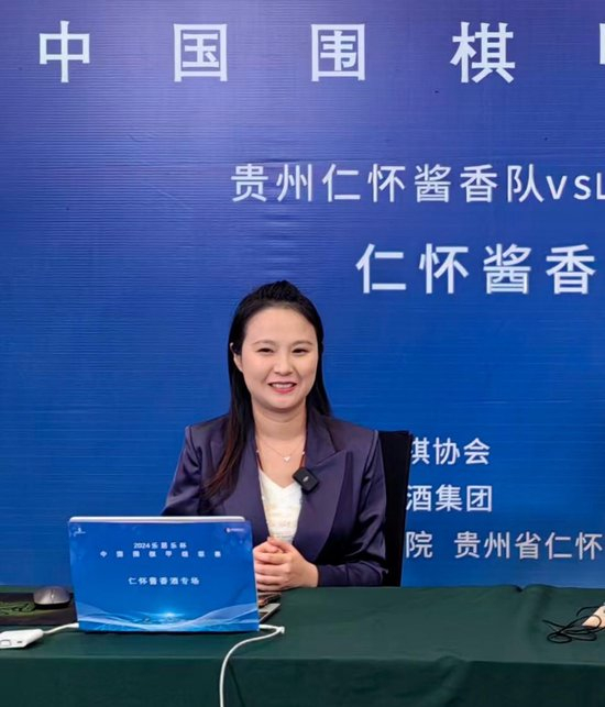 央视围棋栏目主持人陈盈直播讲棋  