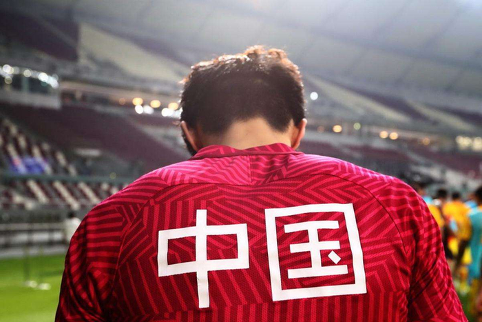 中国足球，千斤重担。