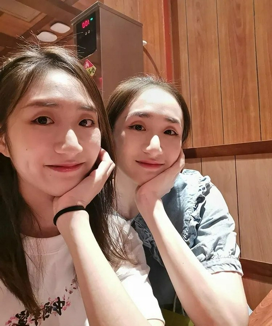 王芊懿与姐姐王柳懿