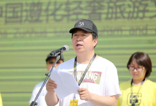 遵化市人民政府市长董学忠在开幕式发表讲话