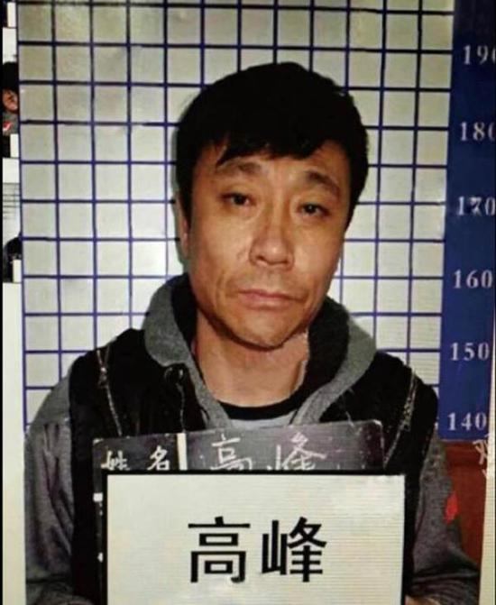 高峰曾在2015年因打人被警方拘留。