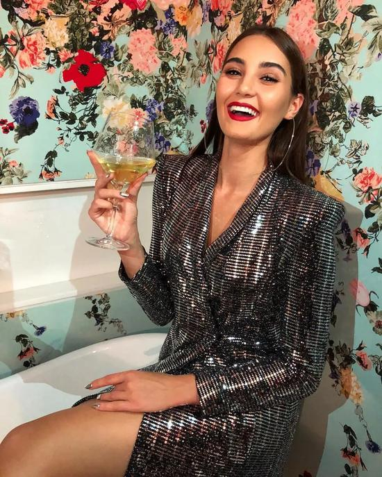 希克的姐姐KristynaSchickova