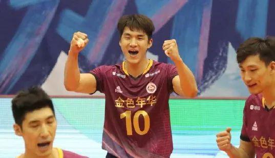 武弸智庆祝得分