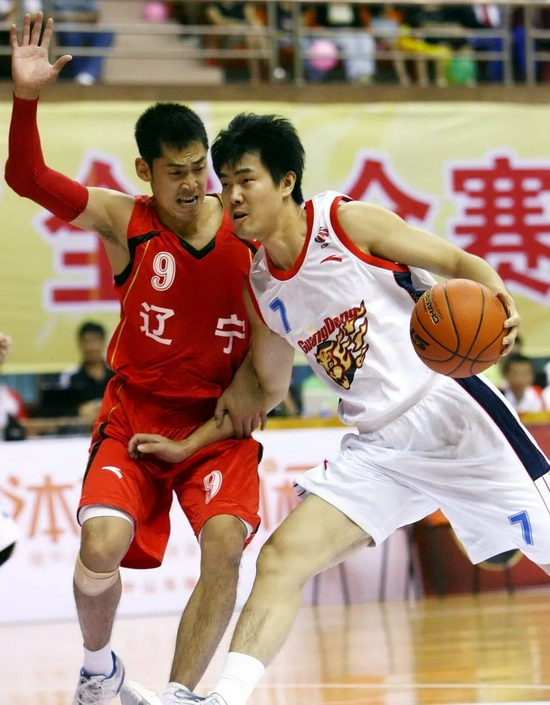 辽宁篮球代表球员张庆鹏与王仕鹏