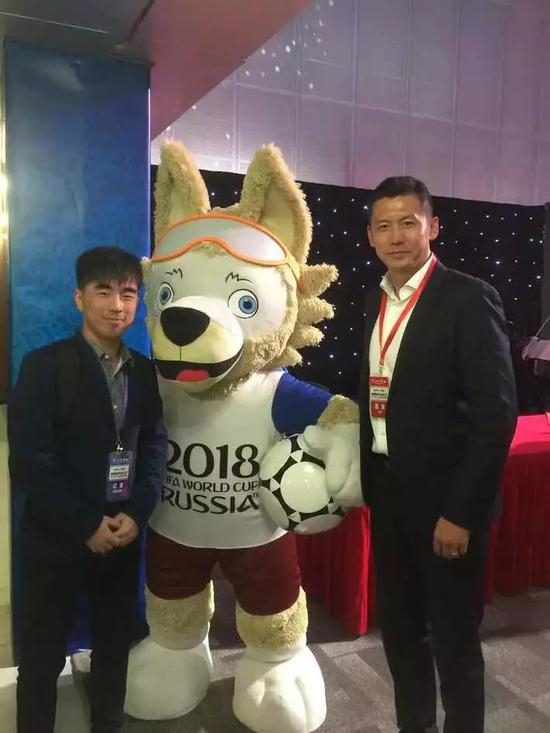 2017年参加世界杯版权签约仪式，与前国脚杨晨