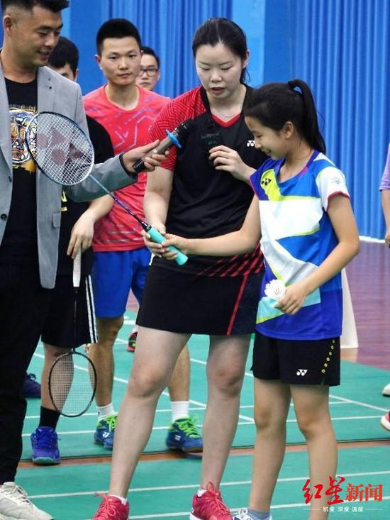 △李雪芮指导小朋友