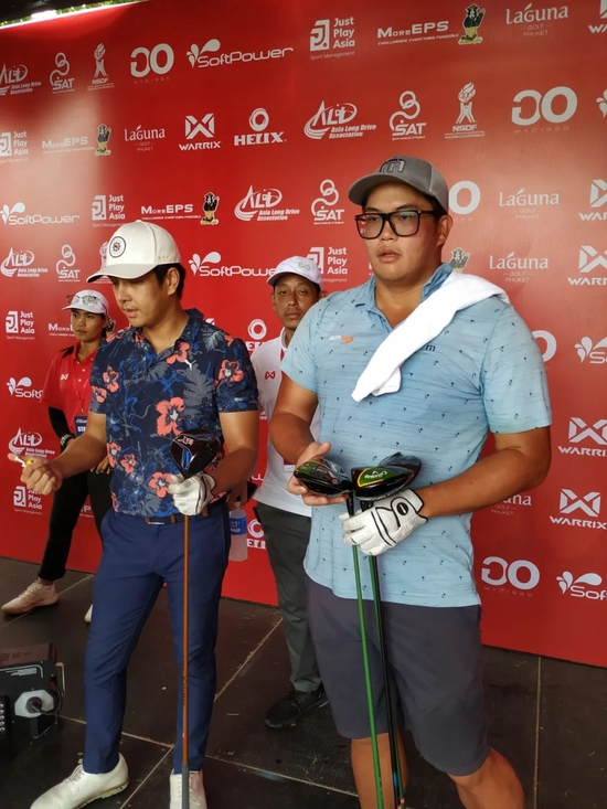 泰国长打冠军Nutchanon Wivattanat（右）