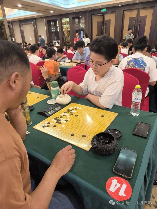 孩子和成人同台的场面很多