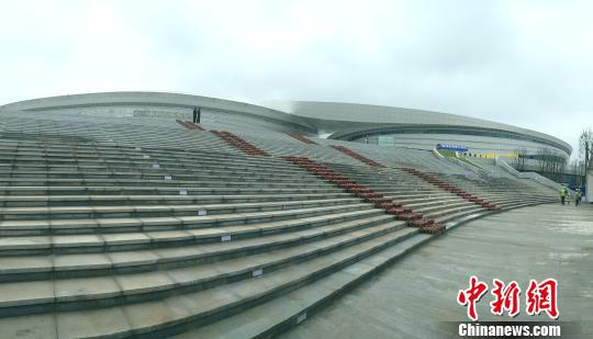 武汉五环体育中心正门。中建土木公司提供