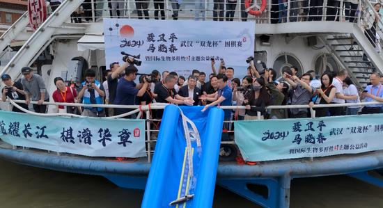 国际生物多样性日 聂卫平马晓春在汉放流中华鲟