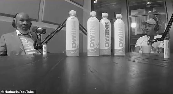  泰森接受伦纳德采访。