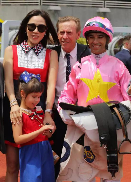 第5场 四班1400米赛事