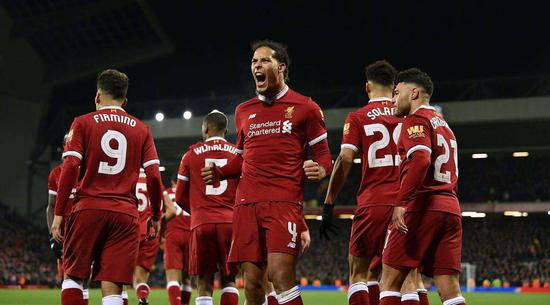 范迪克统领利物浦后防。